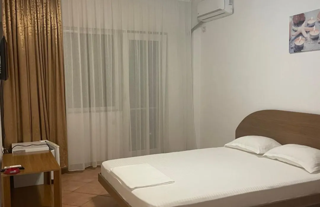 Casa Galbena-1