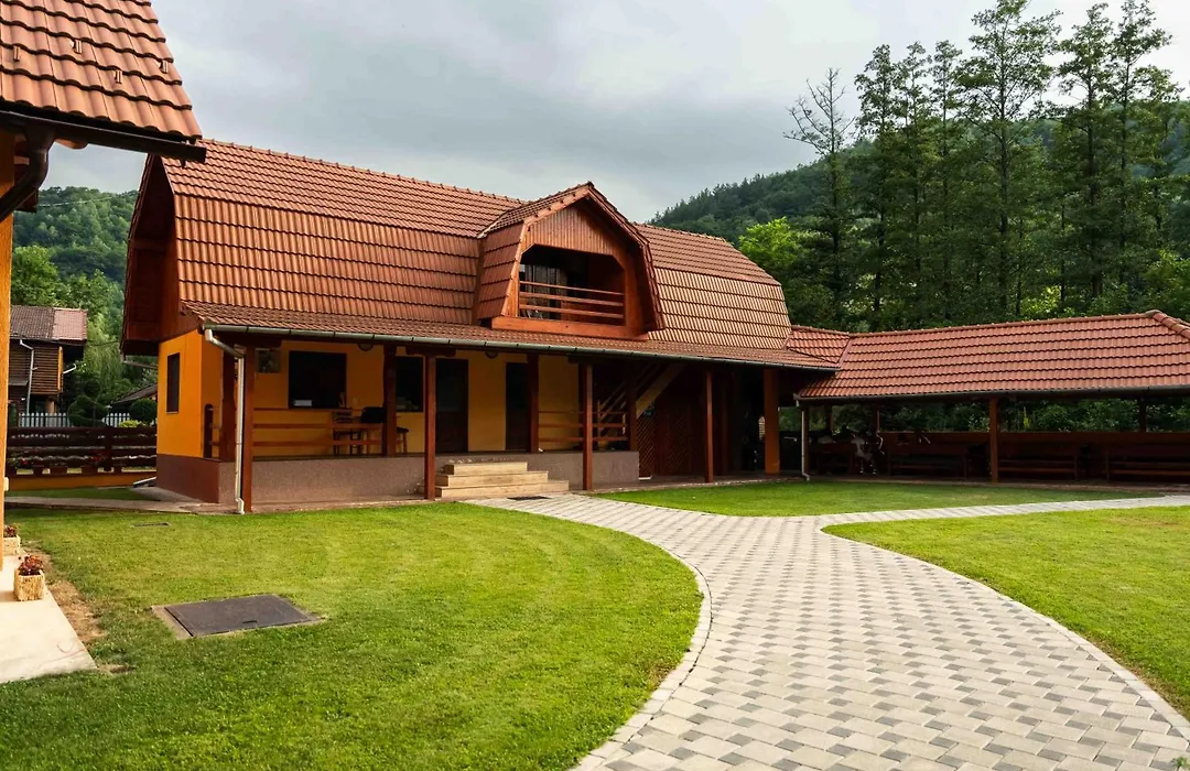 Cabana Sargetia-1