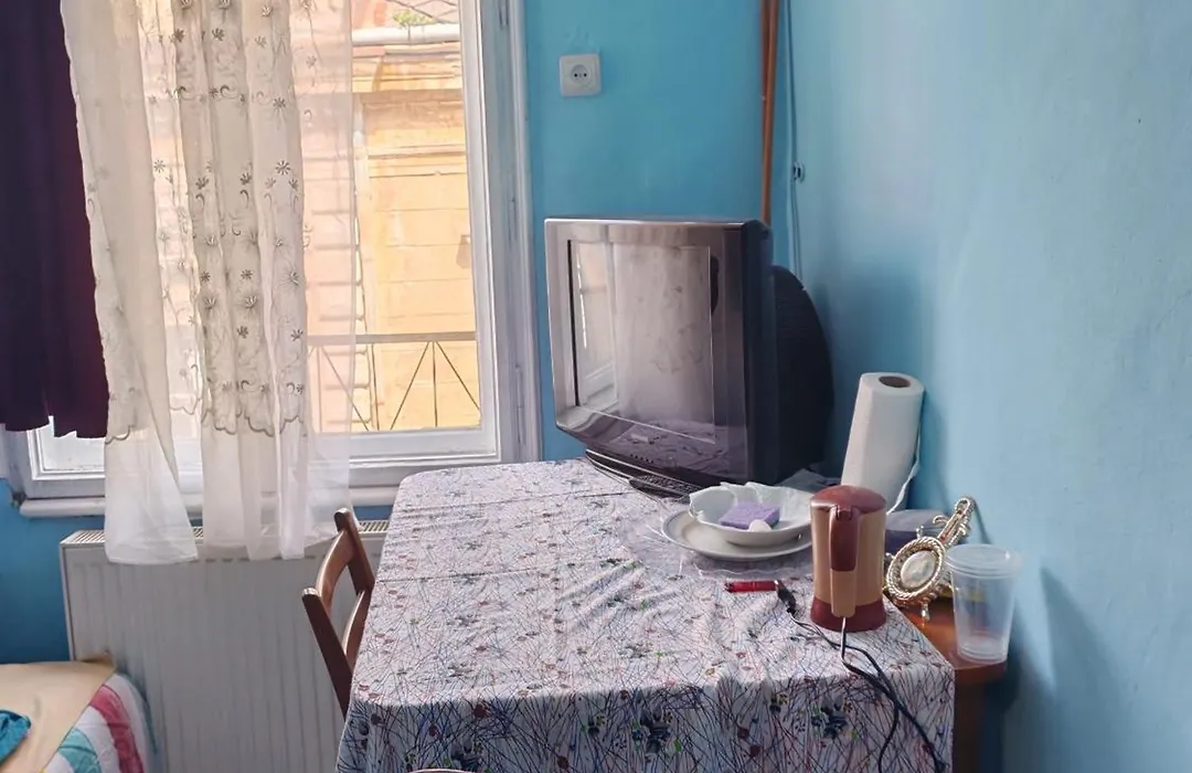 La doi pași de Biserica Neagră-1