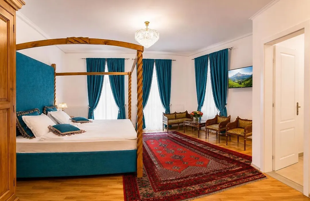 Queen'S Crown Manor-1