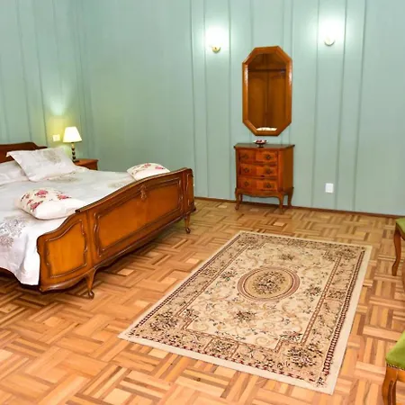 Former Ceausescu's Vila Crizantema-3
