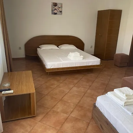 Casa Galbena-2