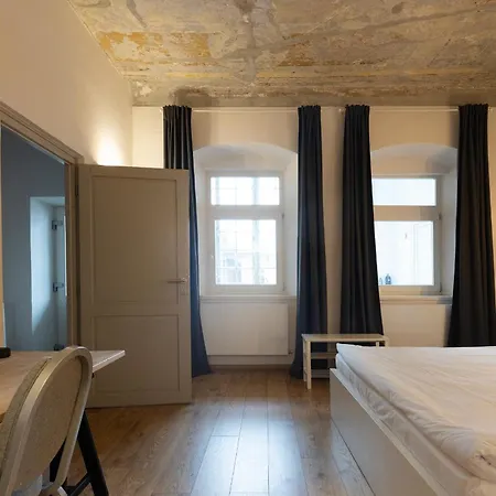 Jules Home-3
