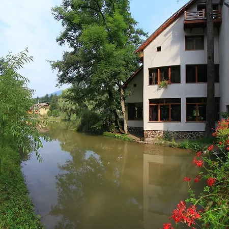 Guest house Lacul Linistit-3