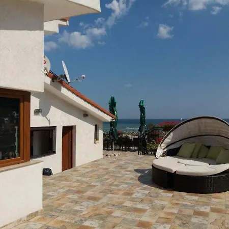 Vila pe plaja nr 9-2