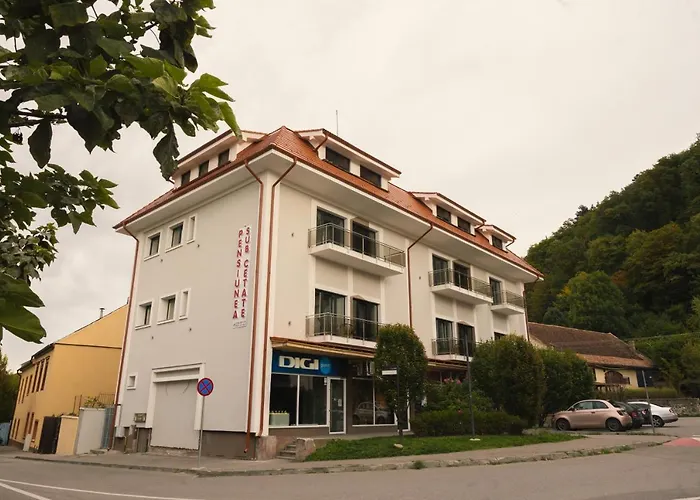 Sub Cetate Hotel Rîşnov
