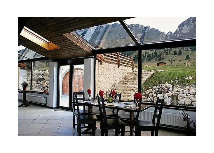 Taverna Pietrei Craiului Zărneşti