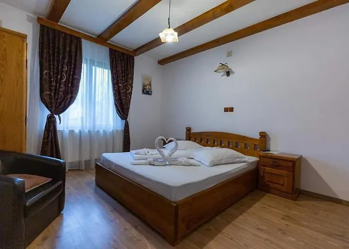 Conacul De Sub Munte Hotel Novaci Străini
