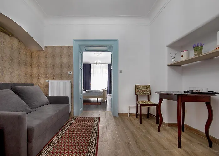 Zira Residence - Authentic Rooms In Old Town Brașov