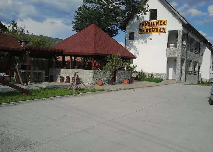 Pensiunea Bogdan Novaci Străini