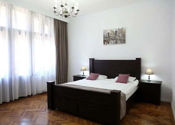 Aleea Teilor Hotel Câmpulung